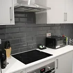 Cosy & Convenient In Apartment *