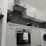 Cosy & Convenient In * Bradford (West Yorkshire)
