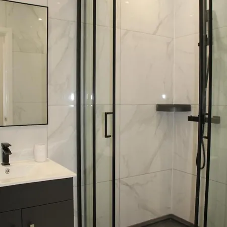 Διαμέρισμα Cosy & Convenient In