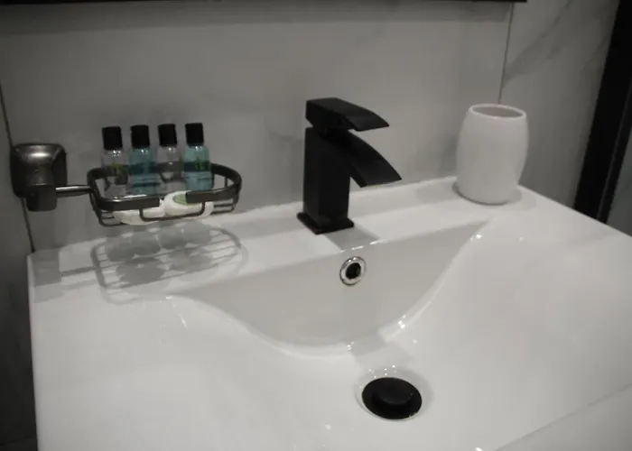 Cosy & Convenient In * Bradford (West Yorkshire)